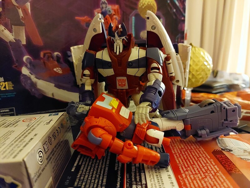 Transformers A Hero Is Born Alpha Trion And Orion Pax In Hand Image  (5 of 10)